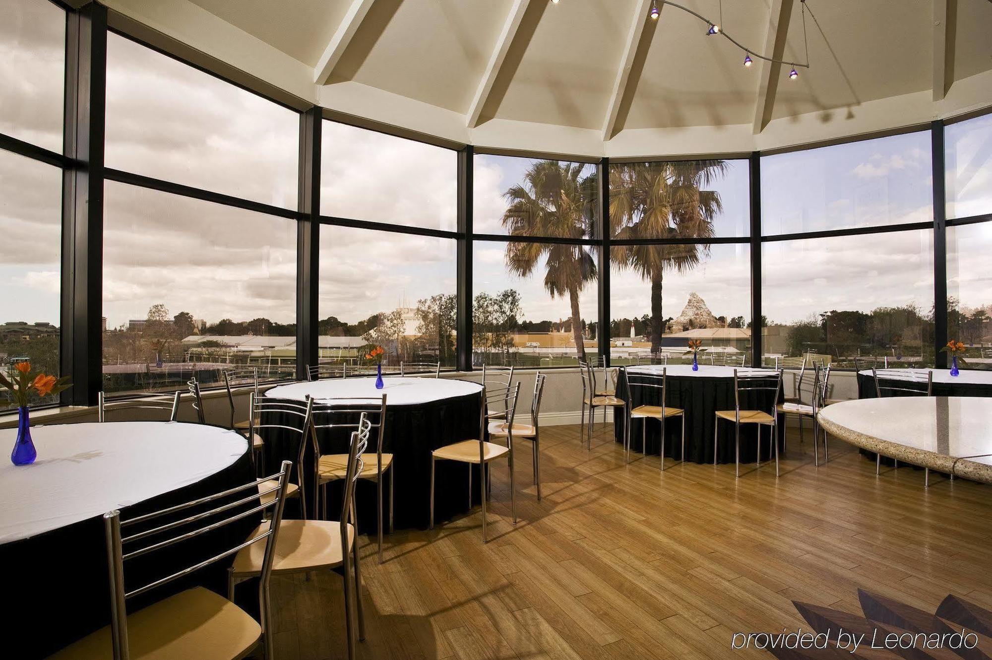 Carousel Inn And Suites Anaheim Restoran gambar